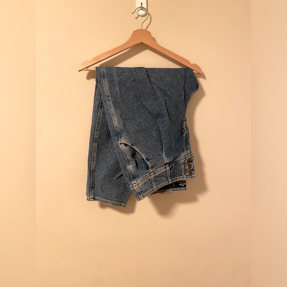 Hollister Ultra High Rise 80s Mom Jeans - Picture 2 of 4